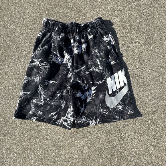 Nike Sportswear Sweat Short Boys Youth XL French Terry Camo Leaf Black Sports - Picture 1 of 8